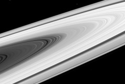 土星“戒指”的实在年纪是怎样的？(图)